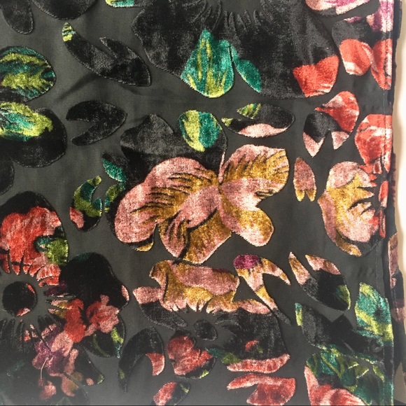 Crushed Velvet Scarf Floral Design NWOT - Picture 7 of 8